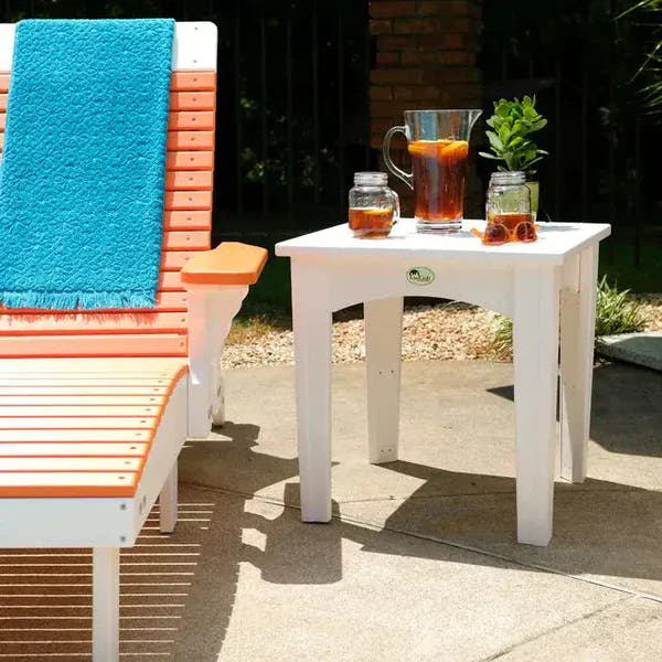 Island end table in White