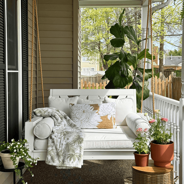 Amish Casual Malvern Porch Swing Bed, 5 Ft White
