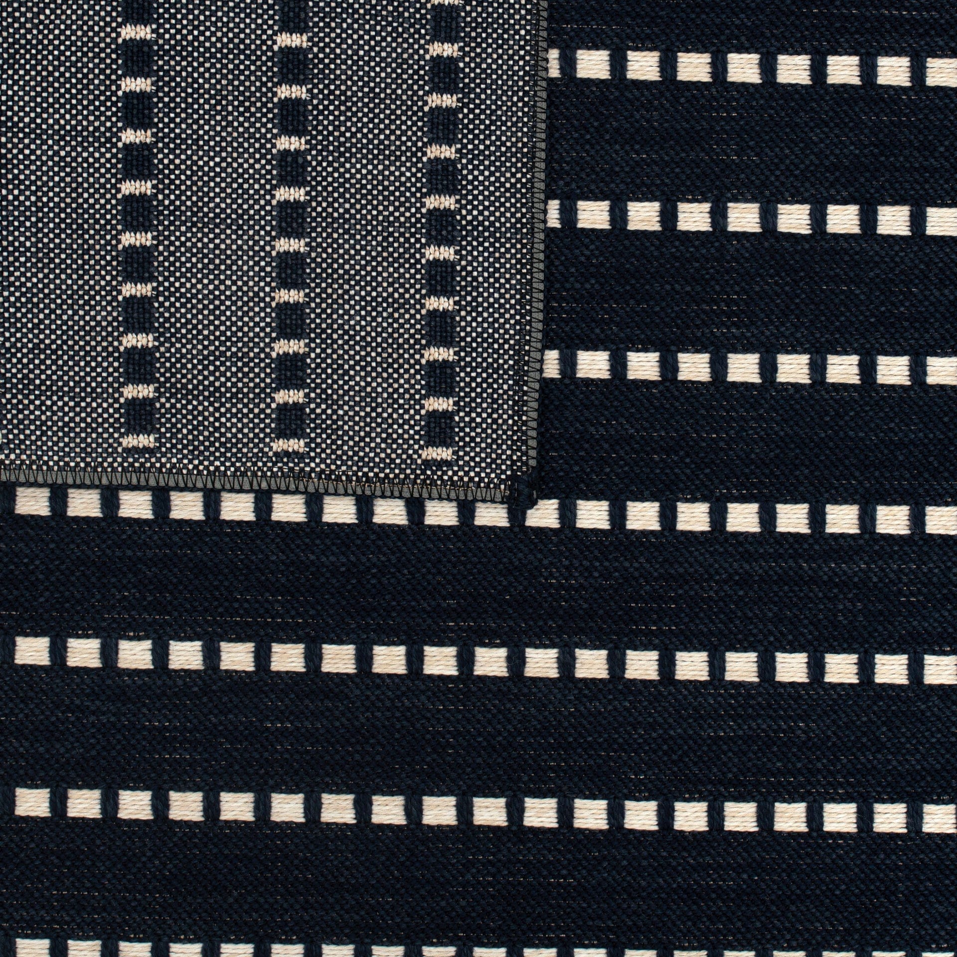 Ottenby Outdoor Rug, White on Navy