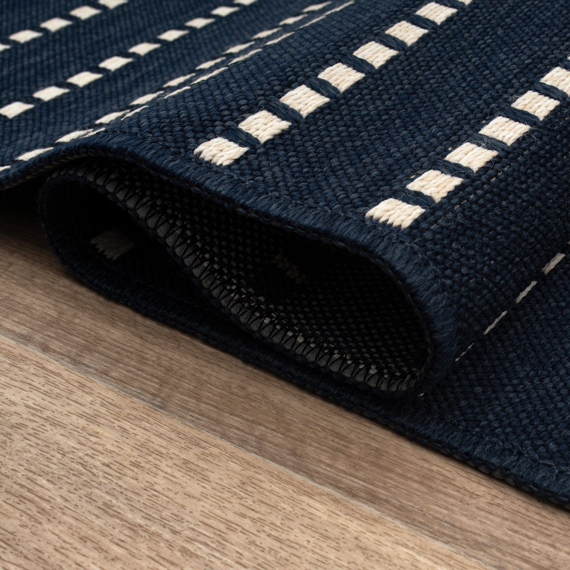Ottenby Outdoor Rug, White on Navy