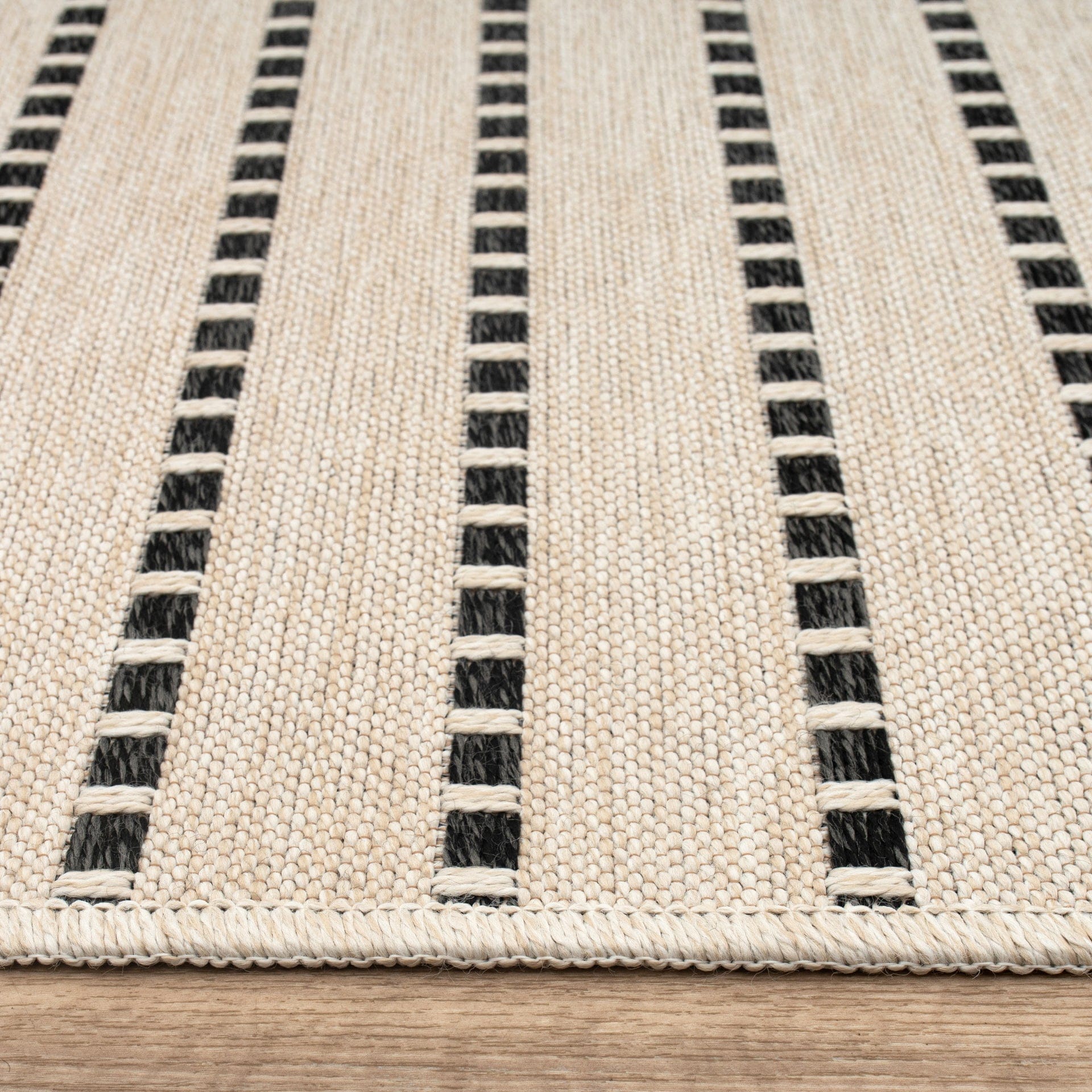 Ottenby Outdoor Rug, Black on White