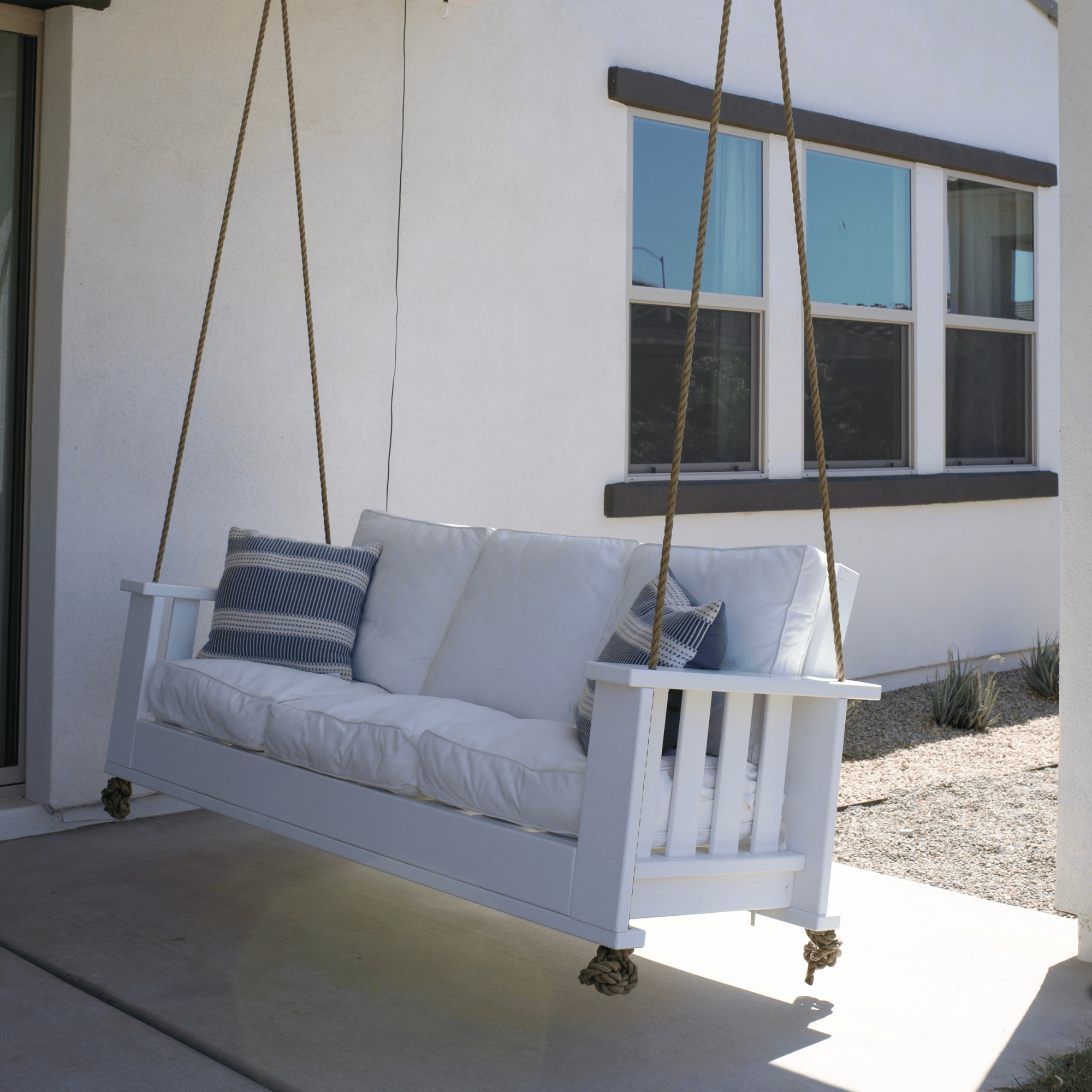 Amish Casual Rockford Daybed Swing Package with Included Cushions, Sofa, Pure White Paint